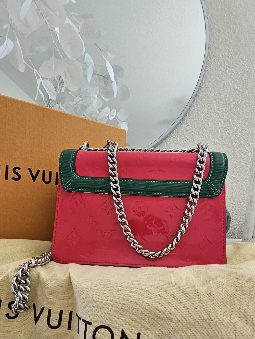 EUC Louis Vuitton Monogram Pink Vernis Wynwood shoulder bag - Picture 2 of 7